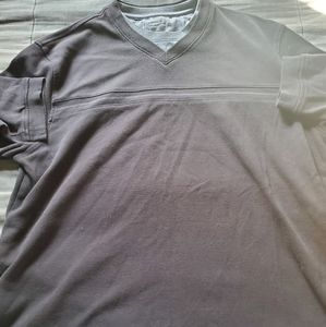 An Van Heusen long sleeve shirt